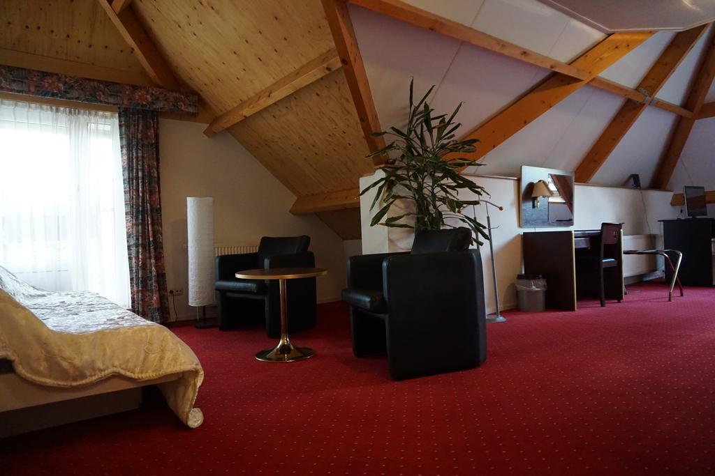 Lucy'S Inn Eesergroen ภายนอก รูปภาพ
